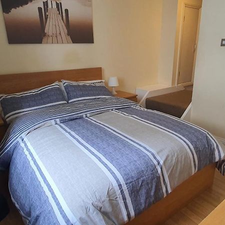 Double Room&Private Bath Near The Square Mile 런던 외부 사진