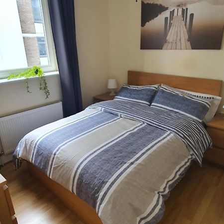 Double Room&Private Bath Near The Square Mile 런던 외부 사진