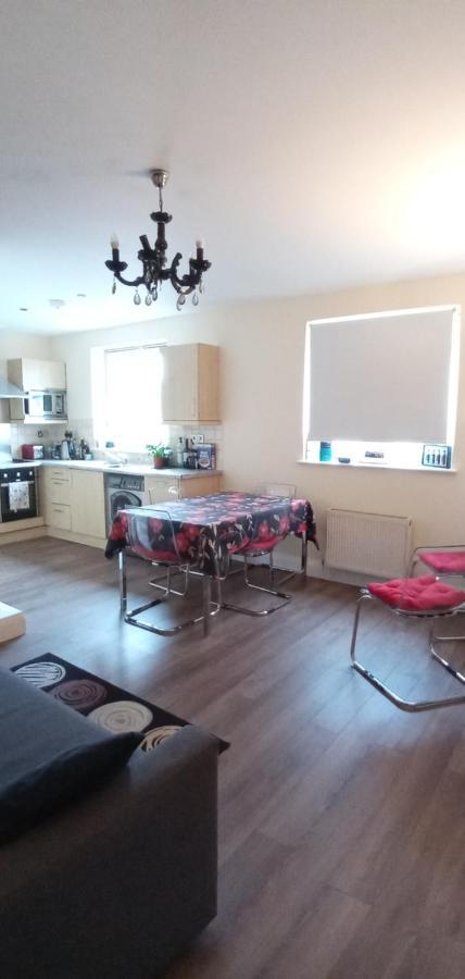 Double Room&Private Bath Near The Square Mile 런던 외부 사진