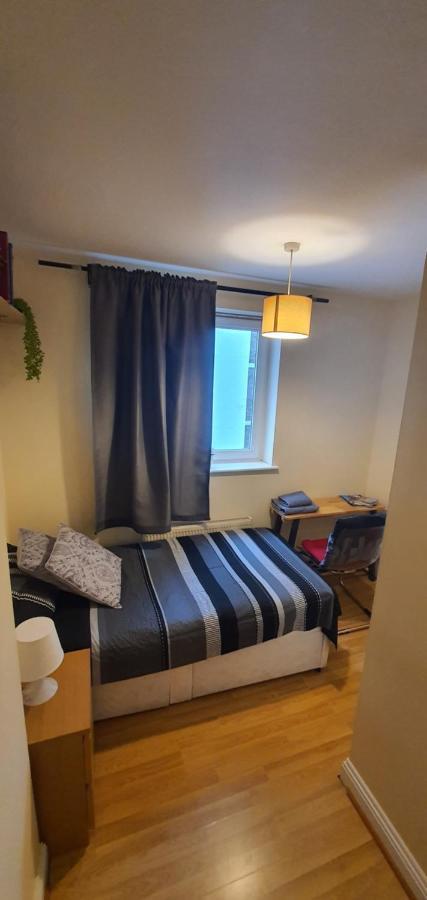 Double Room&Private Bath Near The Square Mile 런던 외부 사진