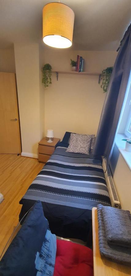 Double Room&Private Bath Near The Square Mile 런던 외부 사진