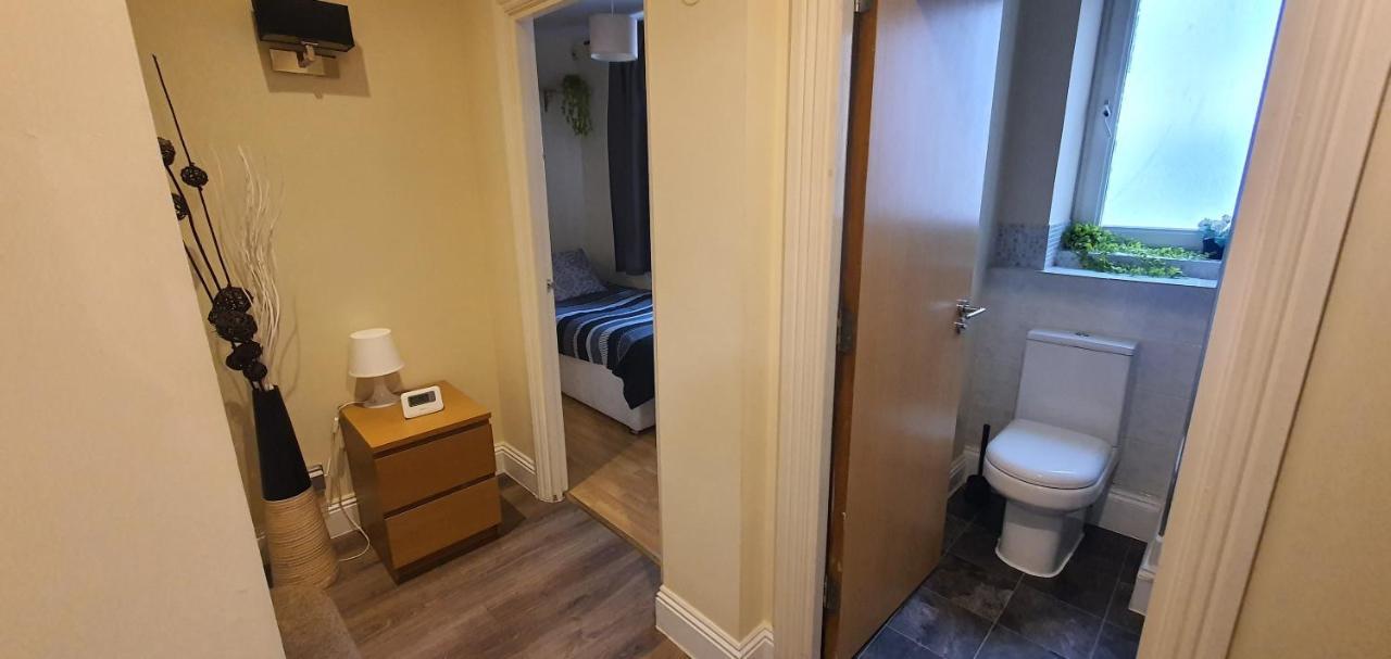 Double Room&Private Bath Near The Square Mile 런던 외부 사진