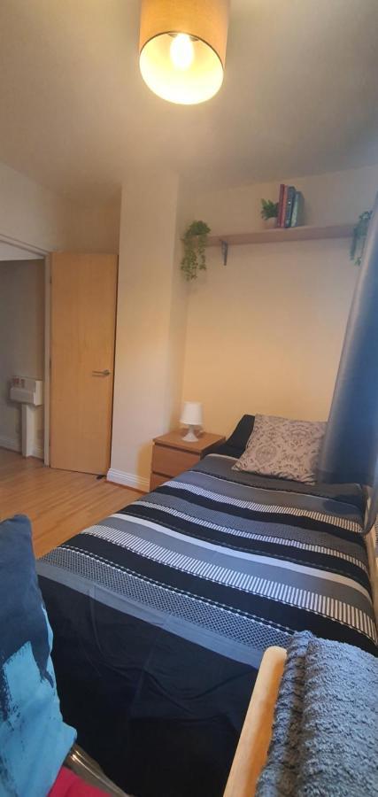 Double Room&Private Bath Near The Square Mile 런던 외부 사진