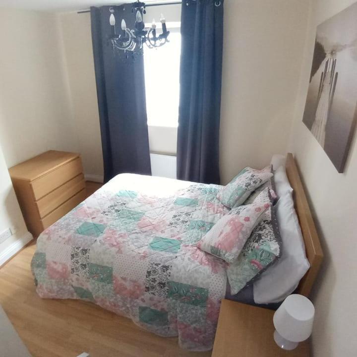 Double Room&Private Bath Near The Square Mile 런던 외부 사진