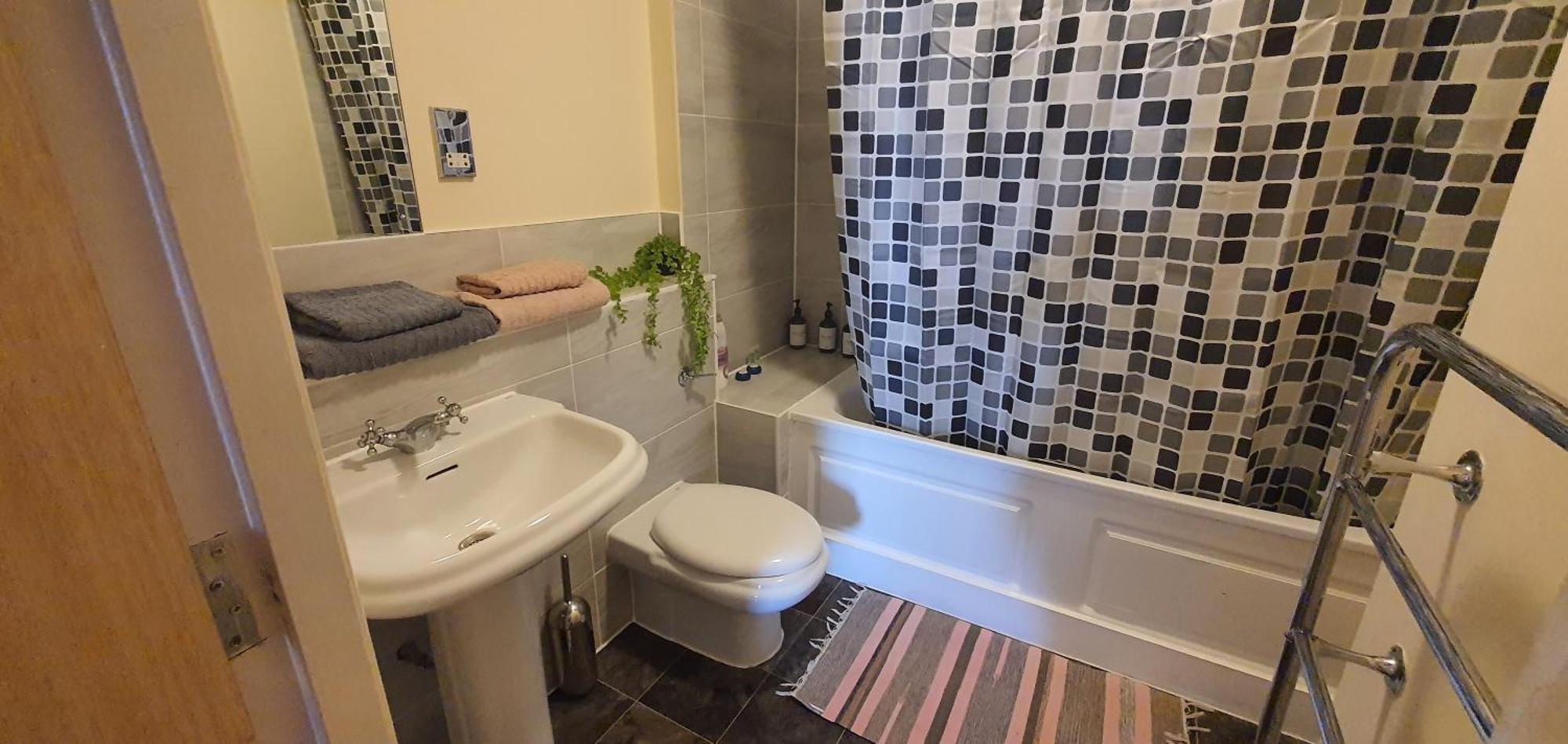 Double Room&Private Bath Near The Square Mile 런던 외부 사진