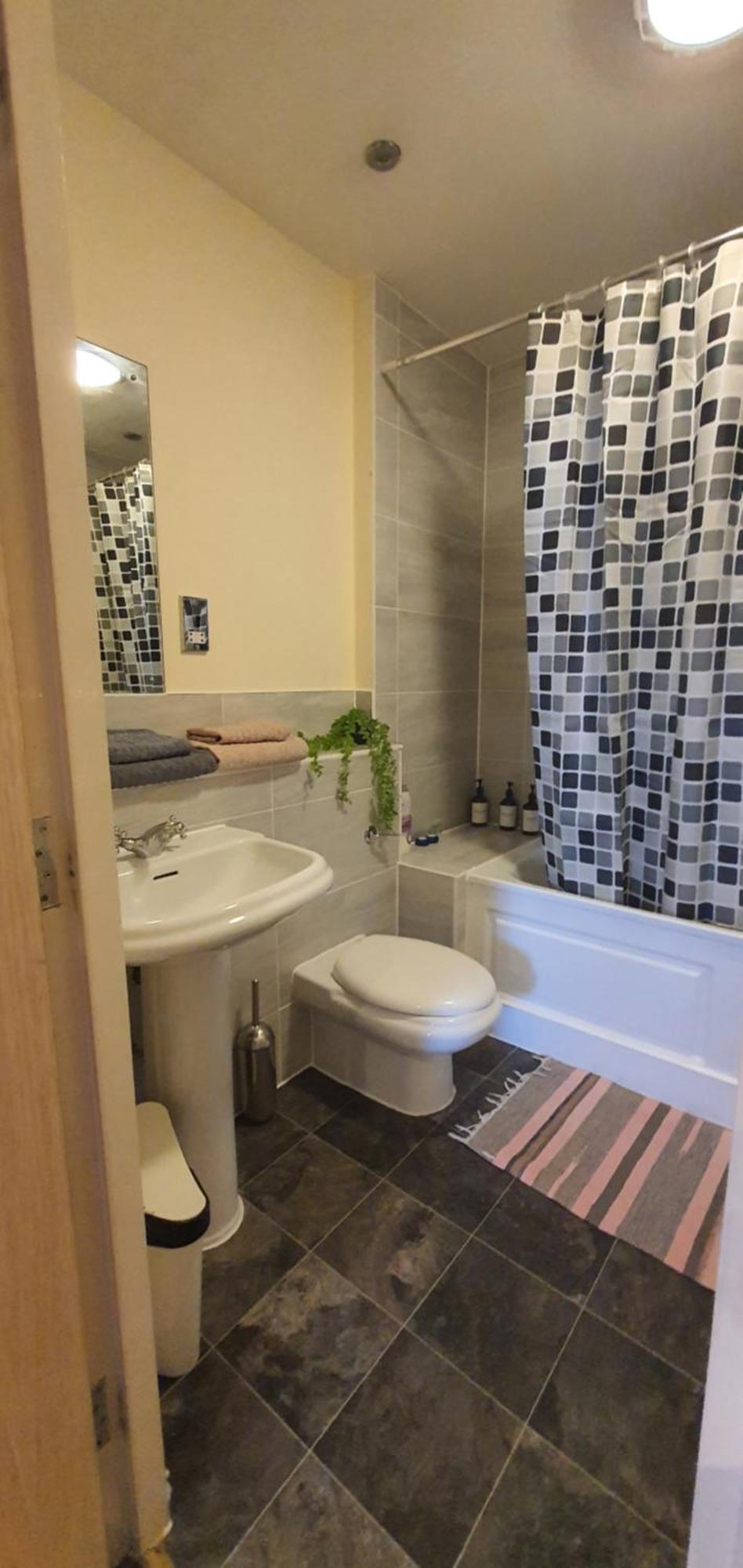 Double Room&Private Bath Near The Square Mile 런던 외부 사진